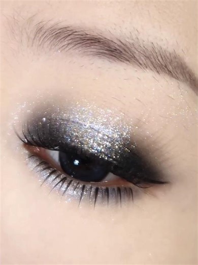 The secret of eye-catching is flash✨#eyeshadow #eyes #makeup #beauty #tutorial