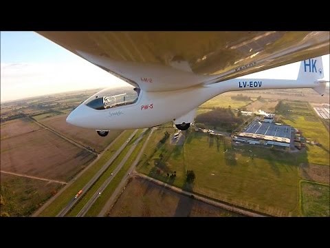 How to land a sailplane watch the real time heads up display TSA Roy Dawson video
