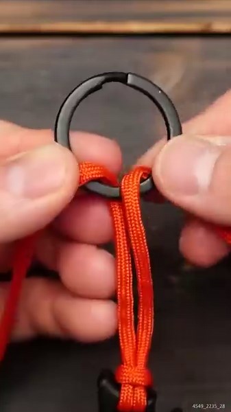 Paraclaw Karambit Weave #paracordweaving #paracord #weavingartist #weaving | The Weavers of Eternity Paracord