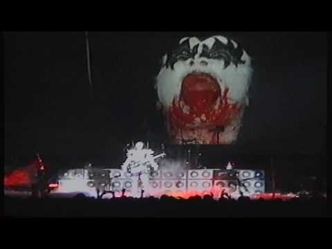 KISS - Gene Simmons Bass Solo / God Of Thunder - Kiel 1999 - Psycho Circus Tour (HD)