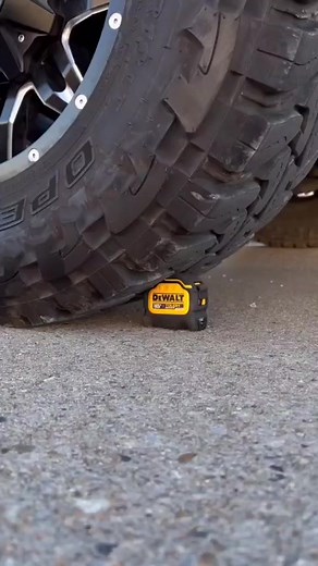 DeWalt tape measure durable an tough vs Milwaukee weak & films #construction #tapemeasure #dewalttough #DEWALT #tools #dewalttools #milwaukee #milwaukeetools #comparison | Jomari Contracting