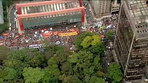 93 cidades brasileiras têm protestos contra Bolsonaro