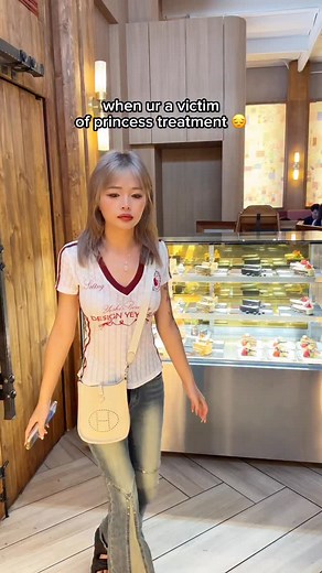 👸🏻 princess goes to a restaurant @giwa_official_ . . . #pov #skit #dating #comedy #college #bayarea #relationships #princesstreatment #princesstreatmentonly | Anna Mei