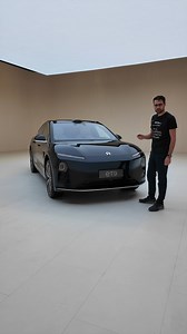 💡Electric frunk opening and closing in the Nio ET9! The Nio ET9 is the new flagship of the Chinese automotive industry. Is this now the best luxury car in the world? It has a length of 5,32 m or 209“, comes with adaptive suspension with independent wheel control via hydraulic pumps, steer-by-wire system (no mechanical link) with electric backup, rear-wheel steering with 10.9 m turning circle, paassive and active noise reduction, 95 kWh or 112 kWh battery, latter with 600 kW charging peak, 15,6“