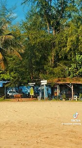 🌿 Cherating, Kuantan — Permata Ekopelancongan Pantai Timur! 🌊 Terkenal dengan keindahan alam semula jadi yang masih terpelihara, Cherating bukan sekadar destinasi percutian biasa. Di sini, anda boleh merasai pengalaman menyaksikan penyu mendarat di pantai, menjelajah paya bakau menaiki bot, dan menyaksikan sendiri hidupan semula jadi ‘kelip-kelip’. Bagi pencinta alam dan pelancong yang prihatin terhadap kelestarian, Cherating adalah lokasi terbaik untuk menikmati keindahan flora dan fauna samb