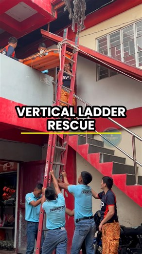 Vertical Ladder Rescue Ladders are more than just tools—they are lifelines that save lives. Use them with care. 🚒 Rescue training isn’t merely practice—it’s a lifesaving skill. We train with purpose! 🔥 #ladderrescue #firefightertraining #FireFighter #rescuetraining #RopeRescue #firefighterlife #traintosavelives #Bomberos | firenuzzle