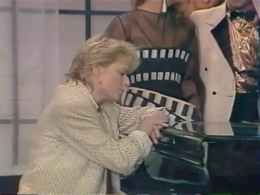 I(F)G N°664 In Memoriam, France Gall (9 October 1947 – 7 January 2018): France Gall with "Tout pour la musique" in "La dernière séance" (Michel Berger, FR3 (France Régions 3), France, 31 December 1982). | PurrrAvengers