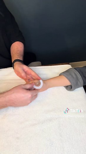 Goniometer Measurement for CMC Joint Abduction