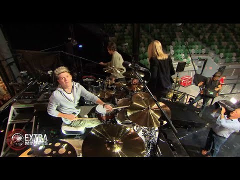 EXTRA MINUTES | Backstage with ONE DIRECTION.