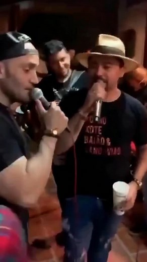 Gleydson Gavião on Instagram: "Eh meu povo do forró, e esse é mais um clássico da nossa carreira com meu amigo @xandaviao nosso comandante numa resenha daquelas. ME CALEI, mais um sucesso do gavião eternizado . Vaiiiiiiiiii meuuuuu gavião e quem é aviaozeiro grita uiiiiiiii"