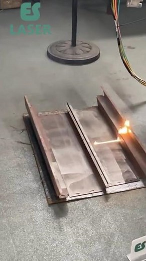 3000W Handheld Laser Cleaning Machine Removes Heavy Rust from Steel