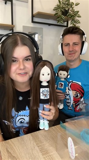 Aleksandra Šmigić on Instagram: "Oceni lutke obavezno u komentarima! ✨ Hvala divnoj Andrijani na jako unikatnom poklonu koji nas je skroz oduševio! 😍❤️ @nannilutkice #smigicka #novke #aleksandrasmigic"