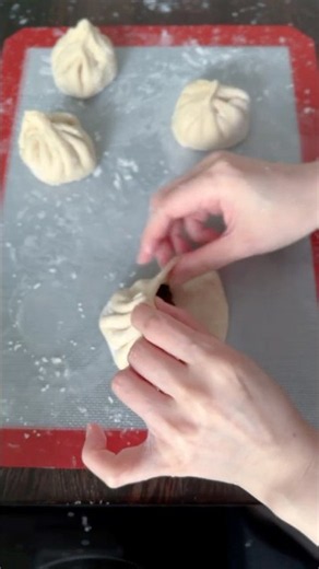 How to Wrap Crown Shaped BBQ Pork Buns! 👑