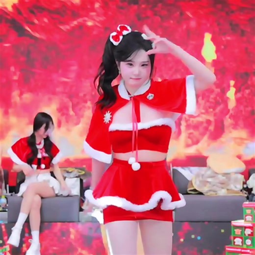 Ready to explore a different side of Korean beauty? 🔍 Tap into the bio! #fyp #jinricp #pandaclass #dance #foryoupage