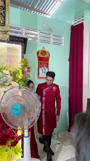 Cô dâu chú rễ rất xứng đôi