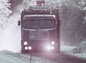 Följ med på en svängig nostalgitripp i de svenska skogarna – tillsammans med en Volvo FB88 timmerbil. Har du bilder på en gammal klenod? Dela gärna i kommentarsfältet. | Volvo Trucks Sverige