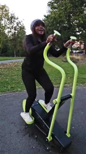 Full Body Air Walker Workout | Outdoor Cardio Burn 💪🏽🔥 #parkworkout #youtubeshorts #fypシ #selflove