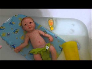 Brielle's First Bath! (Full Body Silicone Baby)