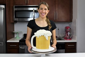 If you’re still working on your plans for Father’s day, I’ve got you covered! 😜 This beer mug cake is the perfect Father’s Day cake, and you can customize it to use your Dad’s favorite beer 🍻🍺🍻 The recipe can be found here: https://chelsweets.com/2017/07/02/beer-mug-cake/ | Chelsweets