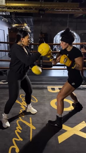 Tasha Wespi on Instagram: "i said "yes ma'am" 🫡 when @coach_kammmm yells at me 🥰😍🥰😍 🇵🇭 MAHAL KITA THO STILLLLL 🤣🤩🤞🏽 #boxing #padwork #boxeo #reels #explore"