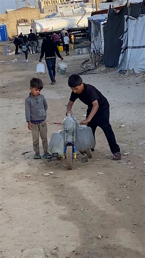 Kids toys, meant to be a source of joy and carefree play, are now being used as tools for survival. It is often the children who suffer the most when violence and oppression are implemented as military and political strategy, and no where is that more evident than Gaza - look no further than the lines to fetch water. Help here: https://t.co/6l9JFjWInXThe Translating Falasteen (@translatingpal) x The Sameer Project North team provided 317,000 liters of water to various neighborhoods on April 28…G
