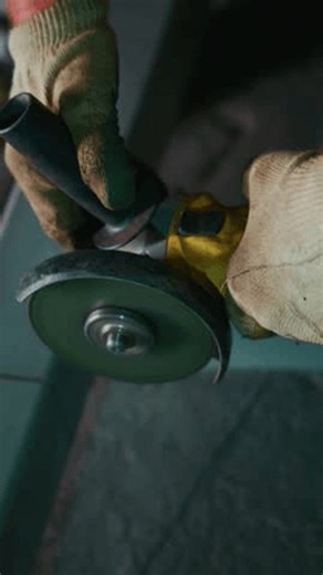 clip-4004092901-skilled-worker-using-angle-grinder-cut-metal