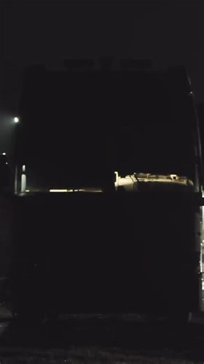 ‘Tis the season 🦆🤘 🎥: @forrest_binkley | Brantley Gilbert