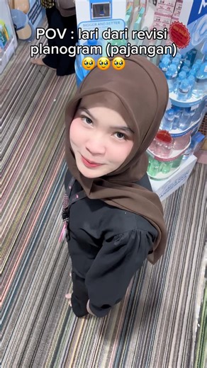 shafa kosmetik amuntai on Instagram: "Kalo kalian jadi mimin lari atau pasrah ? #shafacosmetics #grosirmurahamuntai #komedi"