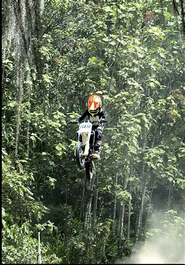 “Pequeño rider, corazón de guerrero.” #bikers #motivacion #niñosdetiktok #motocross #recuperacion