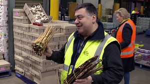 Did you know you could book a tour of Sydney Markets? #ThrowbackThursday Life inside the Markets follows the Thomson Street tour group through the markets at dawn to discover the amazing fresh produce. Keen to tour our markets? Visit https://www.sydneymarkets.com.au/markets/market-tours.html | Sydney Markets