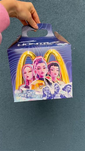 i tried the huntrix mcdonalds meal!! the fries are really good and i love the cards!!