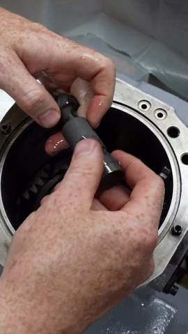 Rebuilding an Excavator Hydraulic Pump