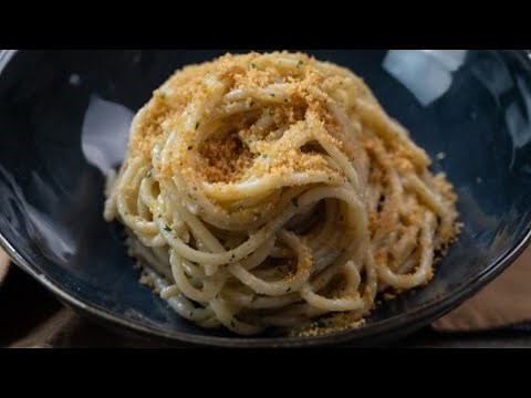 SPAGHETTI CON ACCIUGHE, MOLLICA E CAPPERI - Veloce e saporita