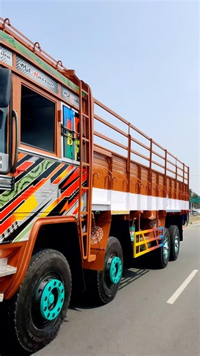 12 wheeler new deluxe cabin wooden body truck full door (sri velliangiri motors) contact 7397599081.