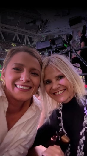 🎤💥 Blake Lively y Eugenia Martínez de Irujo lo dan todo en el concierto de Taylor Swift en Madrid La actriz americana no se quiso perder el primer concierto de su mejor amiga en España y coincidió en la zona vip del Bernabeu con Eugenia, que se mostró encantada con esta coincidencia, inmortalizándola con un selfie de las dos con el estadio de fondo. ¿Qué nos deparará el concierto de hoy? #taylorswift #blakelively #theerastour | Revista Clara