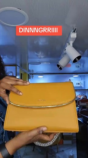 66K views · 1K reactions | SOYEZ TENDANCE, NOS SACS SONT DISPONIBLES EN GROS ET DÉTAILS. WHATSAPP : +2250787114077 / 0719555480 Localisation :RIVERA 2" MARCHE D ANONO" Boutique de sacs à mains tendance et élégants pour toutes les occasions. @followers @super fans #VenteSacàMain #PromoSacs #SacàMainEnPromo #SoldesSacsàMain #OffresSacàMain | Namy Tendance | Facebook