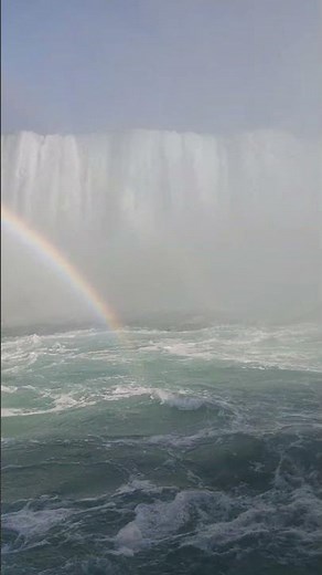 Witness the magic of Niagara Falls with a stunning rainbow! 🌊🌈