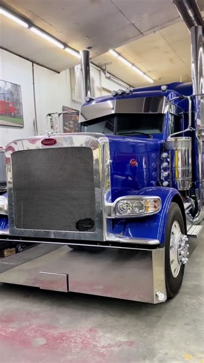 Custom Heavy Haul Peterbilt 389 Trucks Showcase