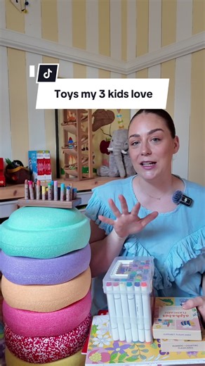 18 months ago I saw @April Lynch post about how she goes deep not wide for her 4 girls and their toys and it changed my brain! We have 4 categories: arts & crafts, building blocks, figurines and imaginative play. I rarely buy anything new, I don’t do toy rotations I mainly replace consumables like craft supplies. My go-to place for toys is always @Oskar‘s Wooden Ark that’s where I got my @Stapelstein steppers, the Kitpas crayons and drawing boards and the @Sarah’s Silks stuff ♥️ #toys #independa