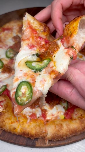 Hot sausage, hot honey, hot jalapeño and even hotter pizza♨️Try my easy same day dough recipe, it’s the pinned post on my page! DM me your pizza pics to be featured in my stories🍕📸Subscribe to my Patreon for step by step tutorials of my home-oven-pizzas📝🧪Link in bio #pizza #food #asmr #mukbang #recipe | pizzofart