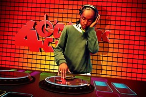 4 O'Clock Club: Series 7, Episode 1 - Boxes - British Comedy Guide