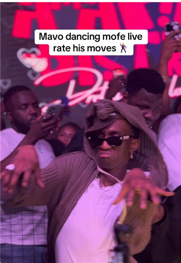 Mavo and Mofe Dance Performance of Aura Salad