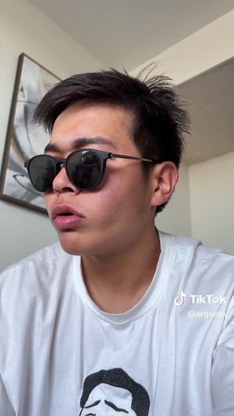 Amazing Strong Cat | Watch a Cat Defy Gravity with Its Incredible Strength