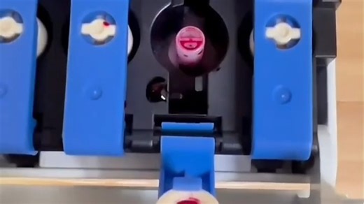 爱普生家用多功能一体打印机，打印复印扫描一体，操作便捷，适合家庭日常办公与学习使用，高效又省心。