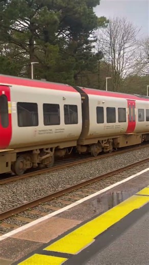 TFW 197 passes by ferryside #train #railwaycontent #trainspotting