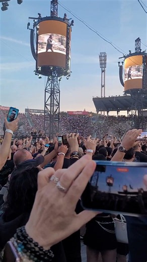 intro concerto Metallica - Morricone - Bologna 3 giugno 2026