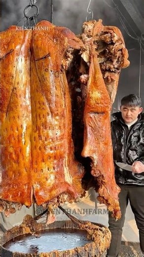 Cách quay heo giòn rụm ở Trung Quốc #shorts