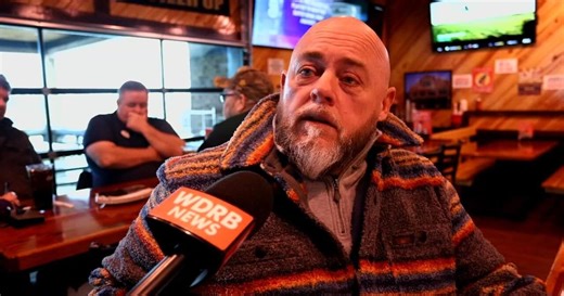 Chris Sutter visits Roosters in Clarksville ahead of Indiana's championship game