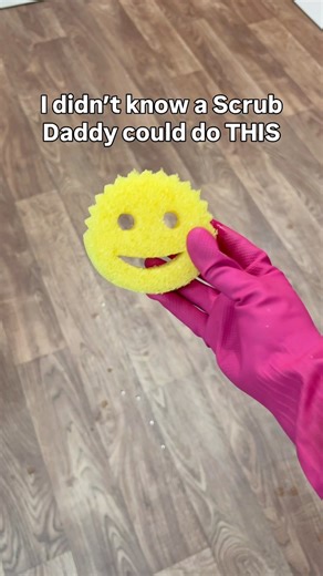 Smart cleaning hack. Even smarter? Letting a Homeaglow cleaner do it for you #Homeaglow #ScrubDaddy #Mopping #Clean | Homeaglow