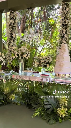 Mesa de Bolo Clássica para Casamento: Dicas e Decoração